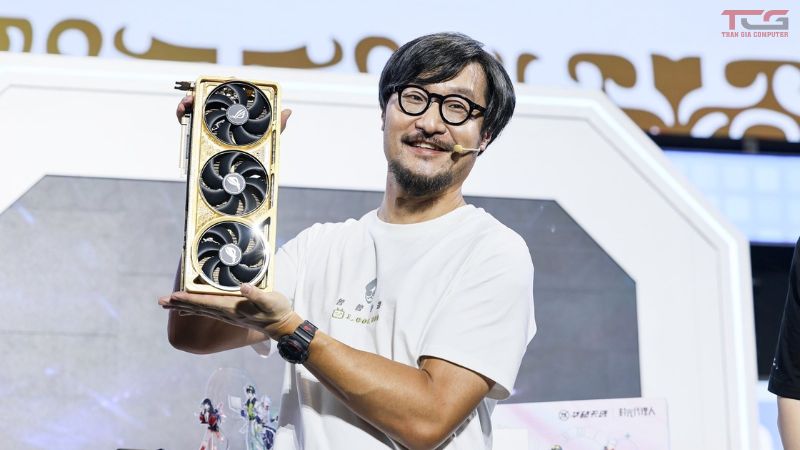 Uncle Tony trình làng RTX 5090 astral 5kg vàng